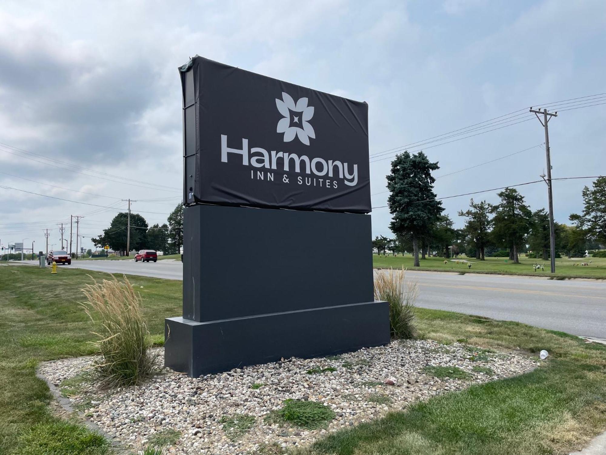 Harmony Inn & Suites Fort Dodge Ngoại thất bức ảnh