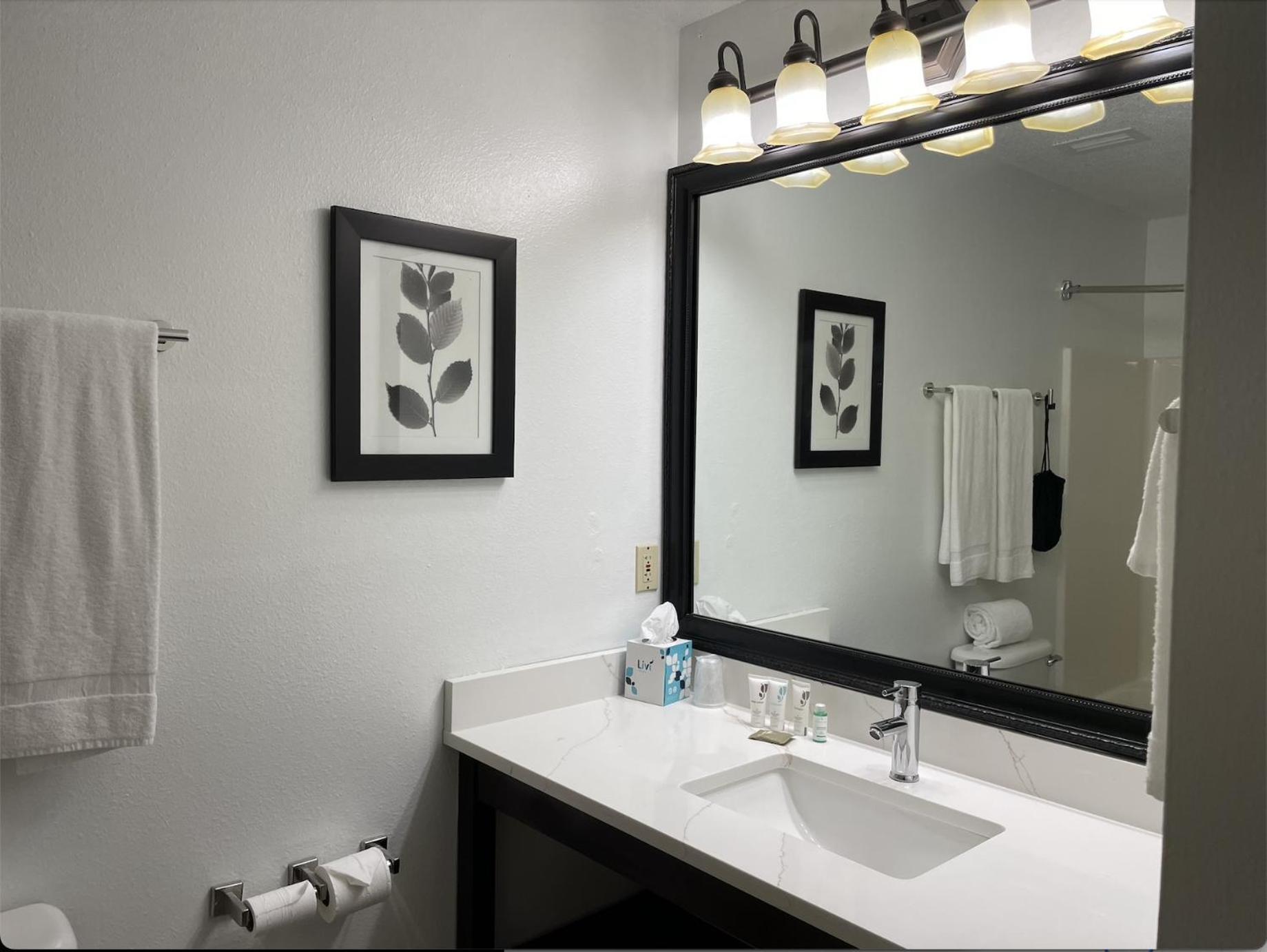 Harmony Inn & Suites Fort Dodge Ngoại thất bức ảnh
