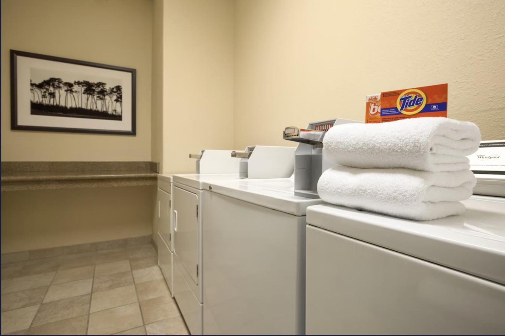 Harmony Inn & Suites Fort Dodge Ngoại thất bức ảnh